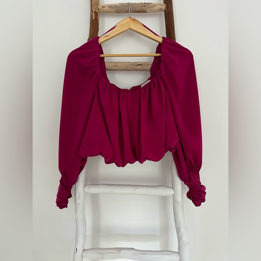 Vestique blouse//size SMALL// slightly cropped